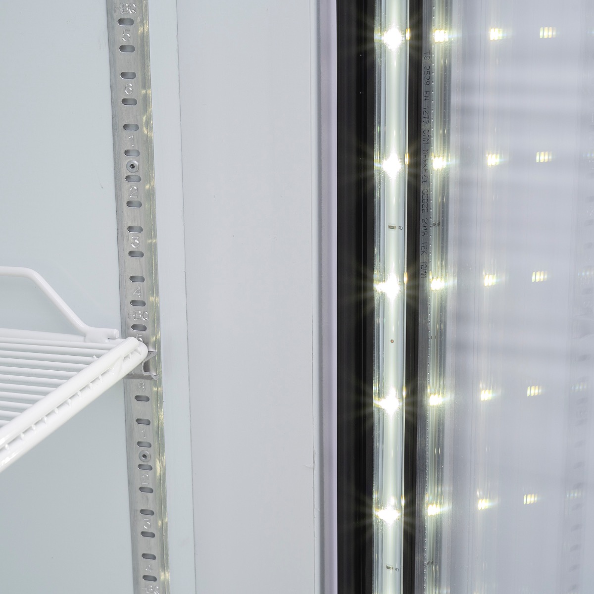 Imbera G3T72 Refrigerador 3 Puertas de Cristal - Imagen 4